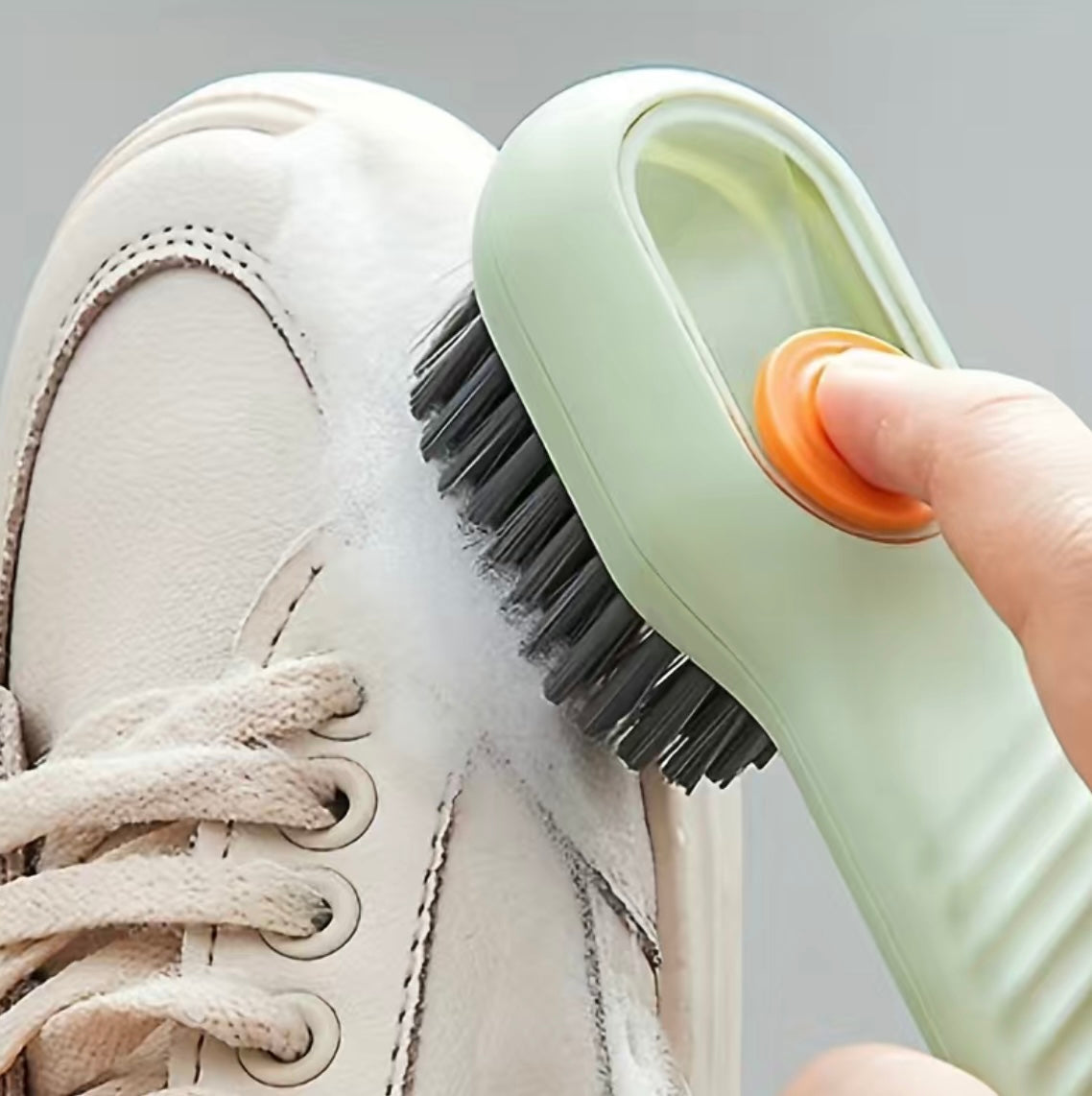 Push Liquid Cleaning Brush