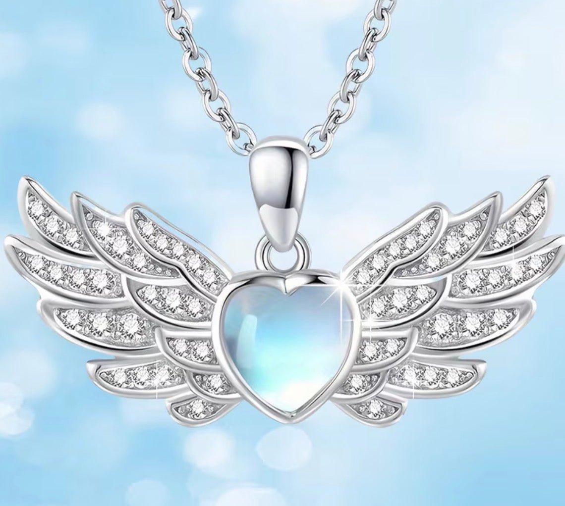 Angel Wings Pendant Necklace: A must-have piece of everyday fashion jewelry.