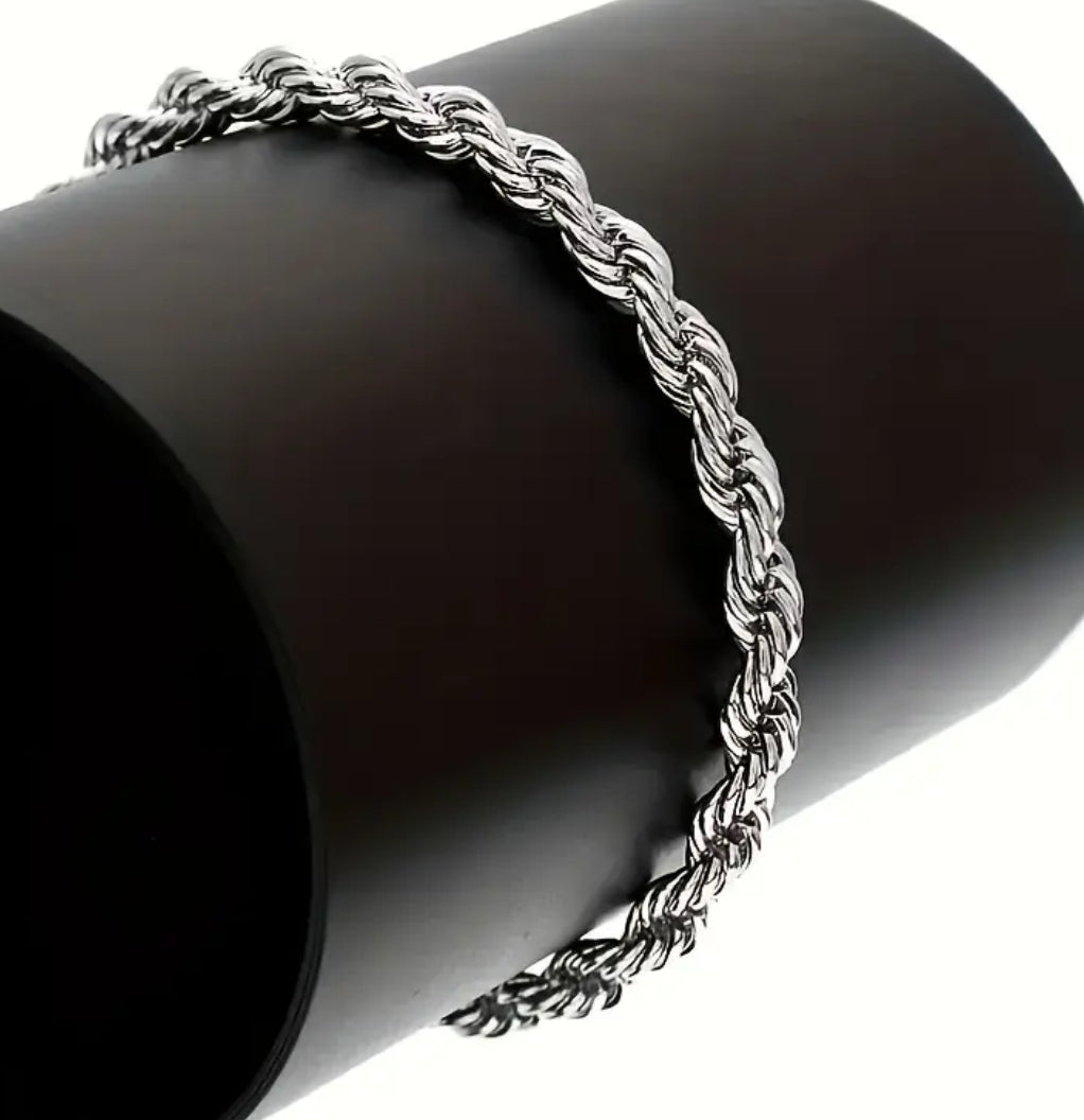 A stunning 925 Sterling Silver matching bracelet and chain