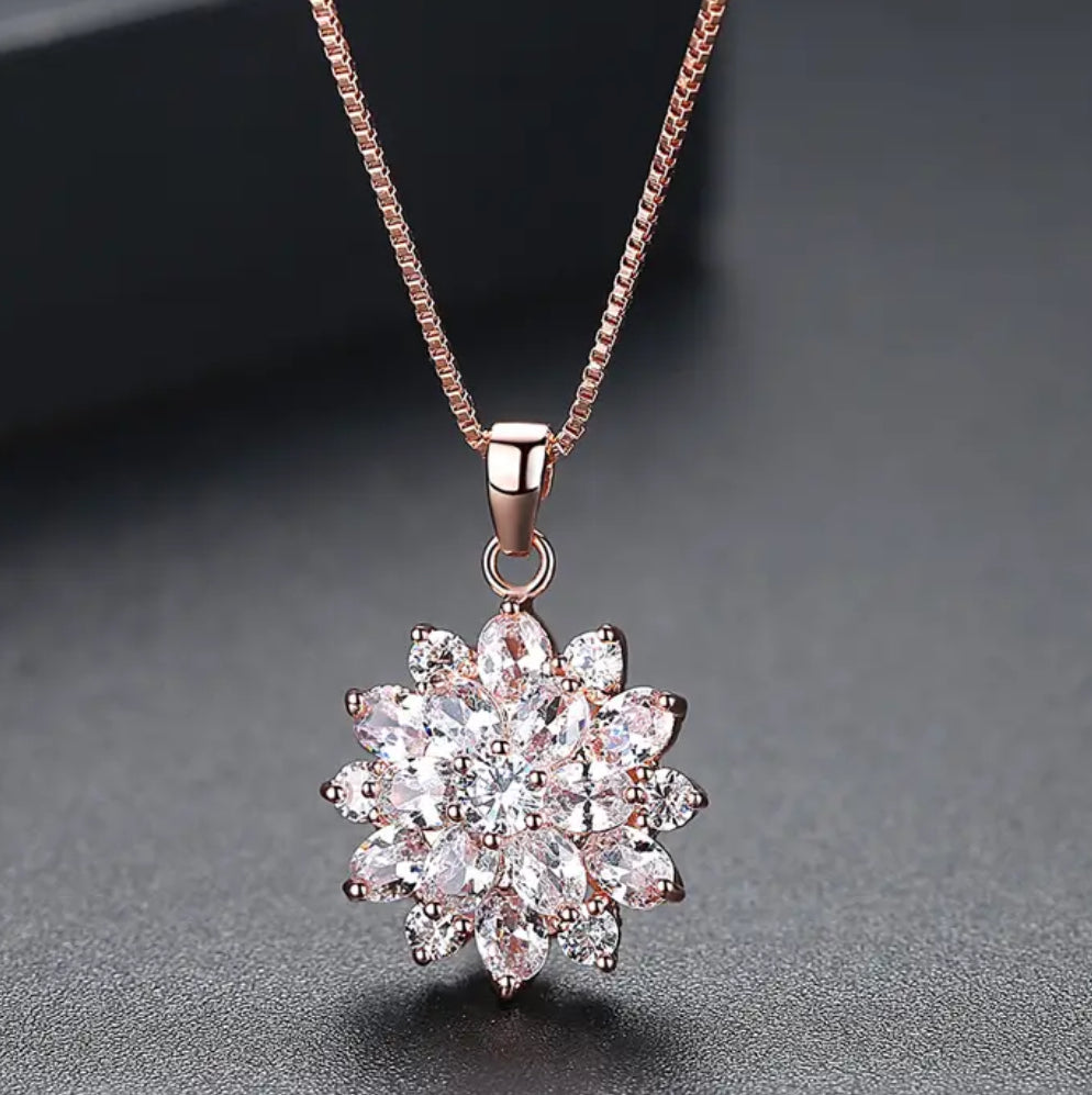 Rose Golden Color Sunflower Necklace For Women Zirconia Inlaid Pendant Necklace Fashion Jewelry