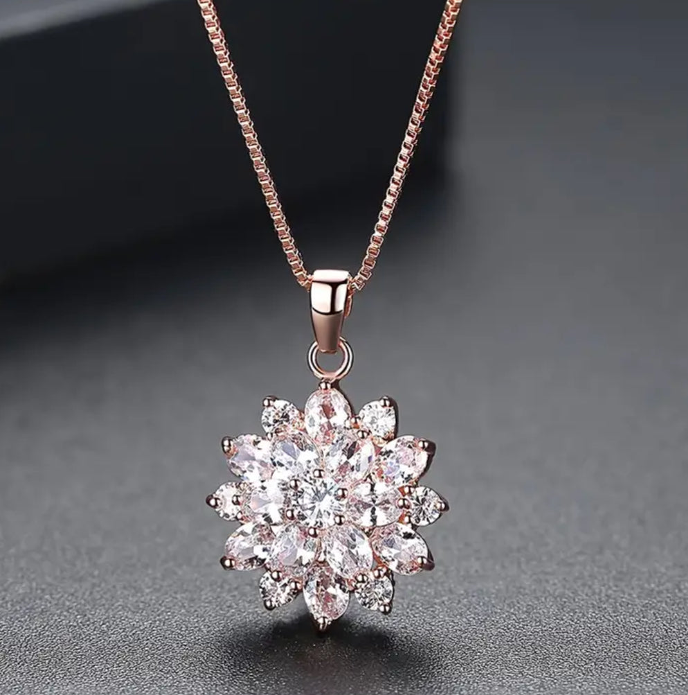 Rose Golden Color Sunflower Necklace For Women Zirconia Inlaid Pendant Necklace Fashion Jewelry