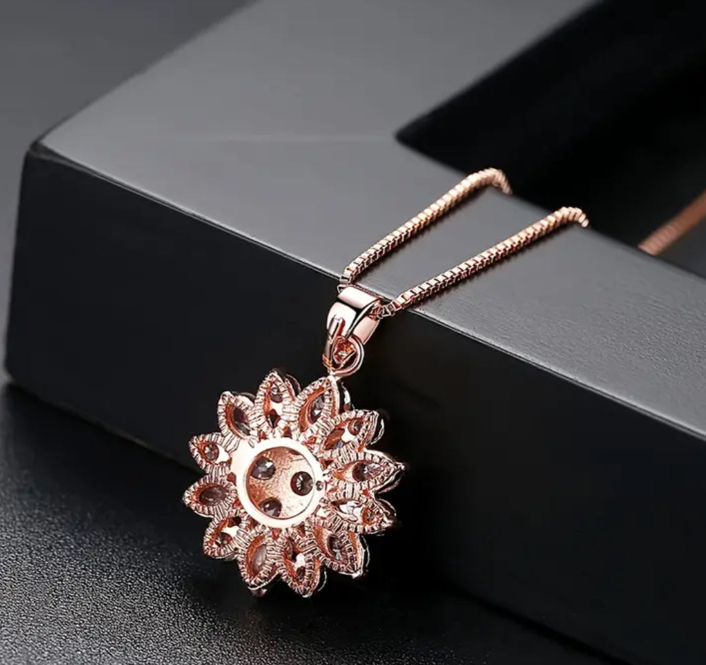 Rose Golden Color Sunflower Necklace For Women Zirconia Inlaid Pendant Necklace Fashion Jewelry