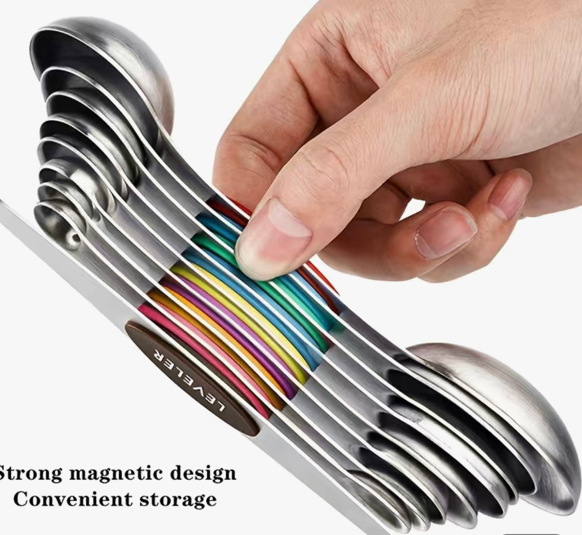 Magnetic teaspoon set